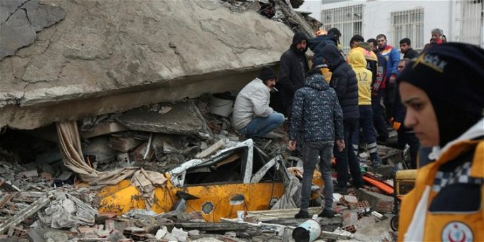 هدم للمباني نتيجة زلزال تركيا