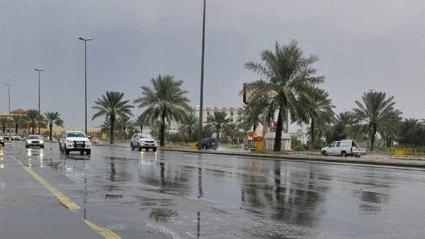 سقوط أمطار بشوارع السعودية