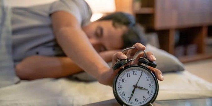 دراسة تفجر مفاجأة حول النوم بعد الضغط على زر الغفوة في الهاتف
